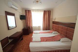 Отель Светлый путь Апсны Гудаута Двухместный номер с 1 кроватью или 2 отдельными кроватями и балконом-5
