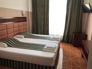 Отель Светлый путь Апсны Гудаута Двухместный номер с 1 кроватью или 2 отдельными кроватями и балконом-3